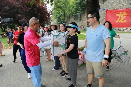 【2018年6月刊第九期】龍騰虎躍,大(dà)衆一(yī)心 【2018年6月刊第九期】龍騰虎躍,大(dà)衆一(yī)心